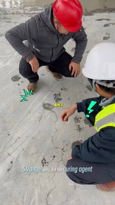 看着问题的地面，固化剂一撒为什么变这样？施工别做错这一步！！